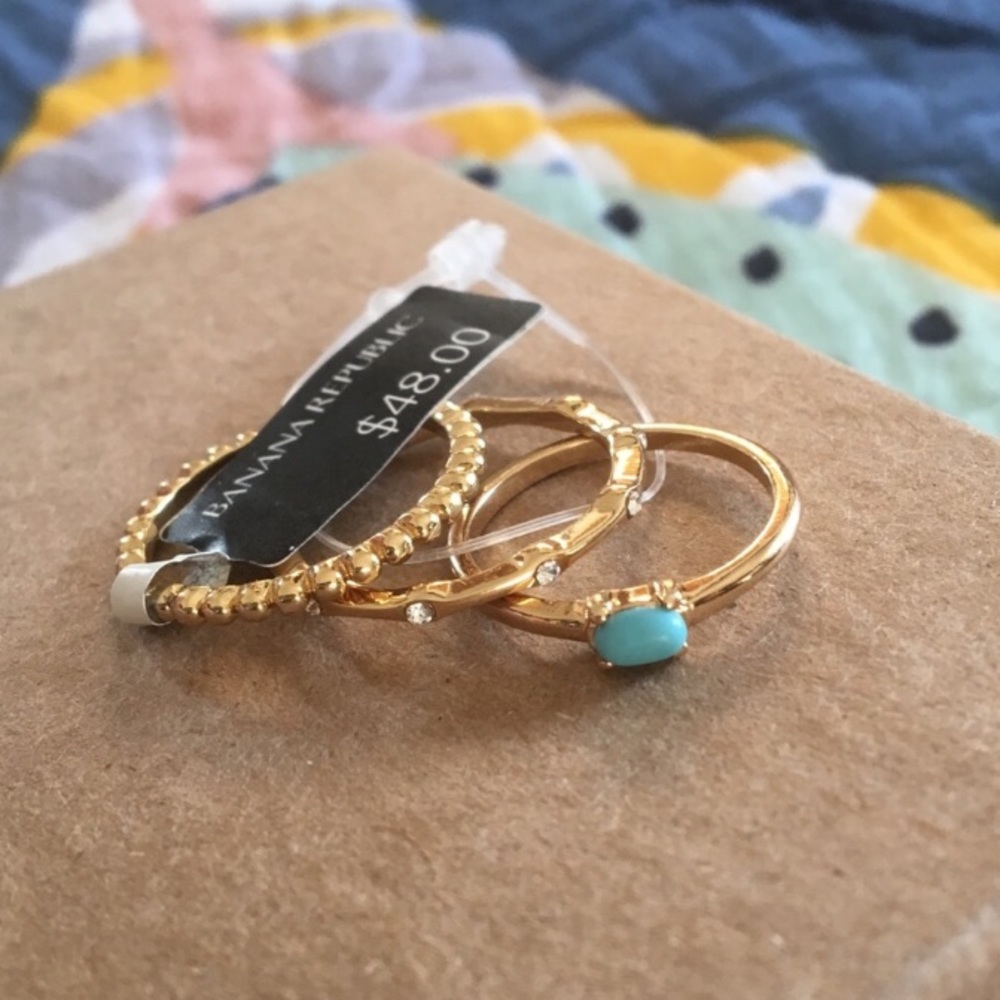 BANANA REPUBLIC TURQUOISE AND GOLD RING SET Of 3
